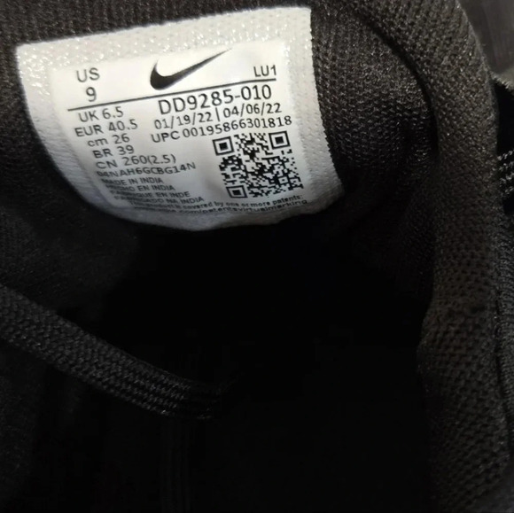 Nike Air Black Training Sneakers – Comfort and Style Combined - Picture 10 of 11